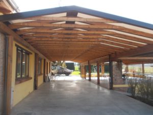 tettoia in legno lamellare