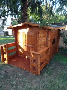 casetta bimbi con pedana in larice