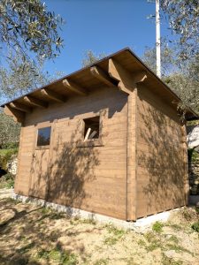casetta block-haus mono-falda, colore RAL a scelta, porta, finestra, lattoneria.